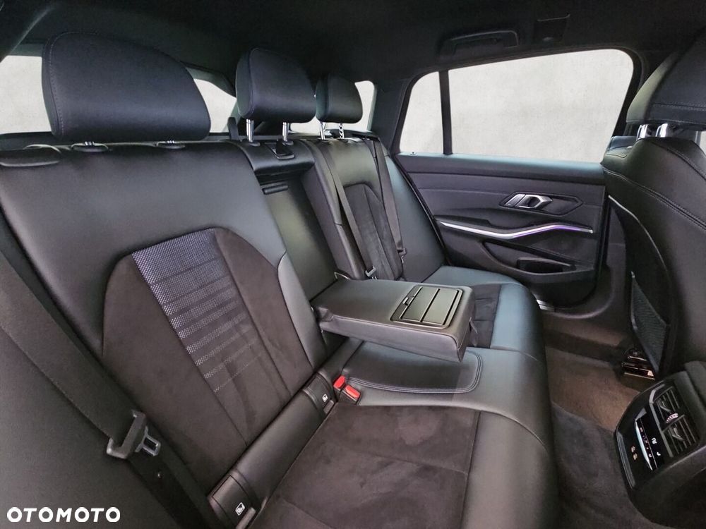 BMW Seria 3 320d xDrive - 25