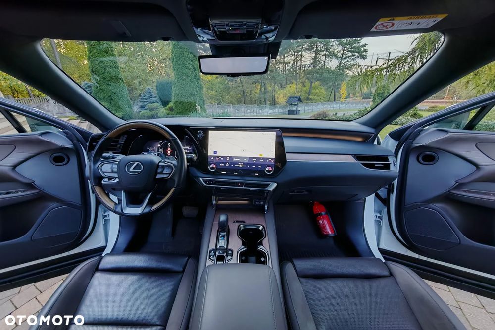Lexus RX 450h+ Omotenashi - 9