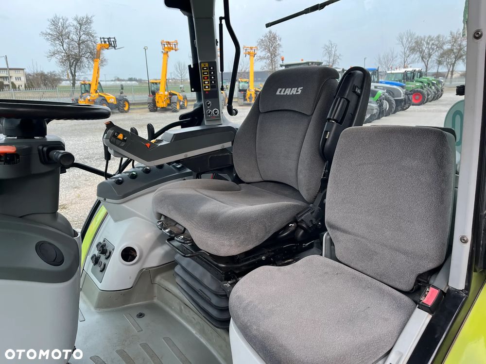 Claas Arion 640 - 13