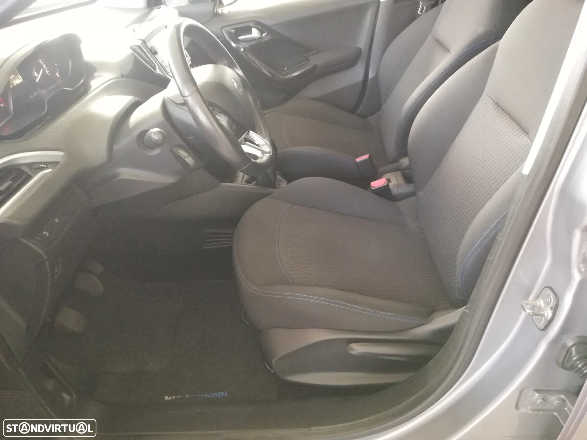 Peugeot 208 1.2 PureTech Signature - 10