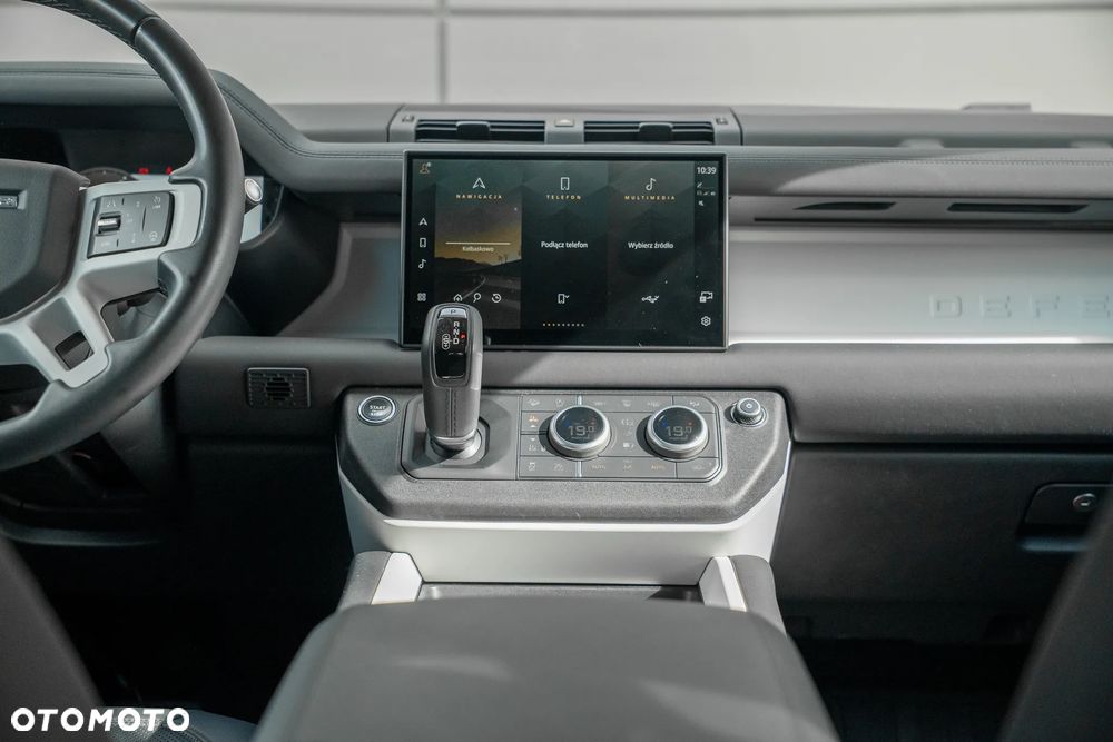 Land Rover Defender - 17