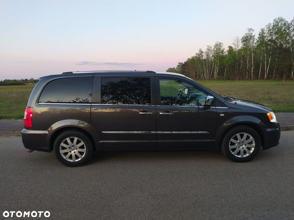Chrysler Town & Country 3.6 Limited - 12