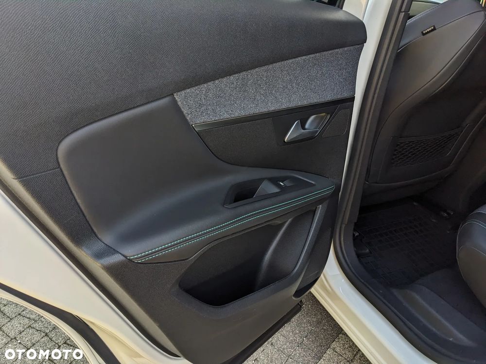 Peugeot 3008 1.2 PureTech Allure Pack S&S EAT8 - 26