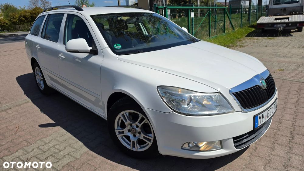 Skoda Octavia 1.6 Combi Ambiente - 2