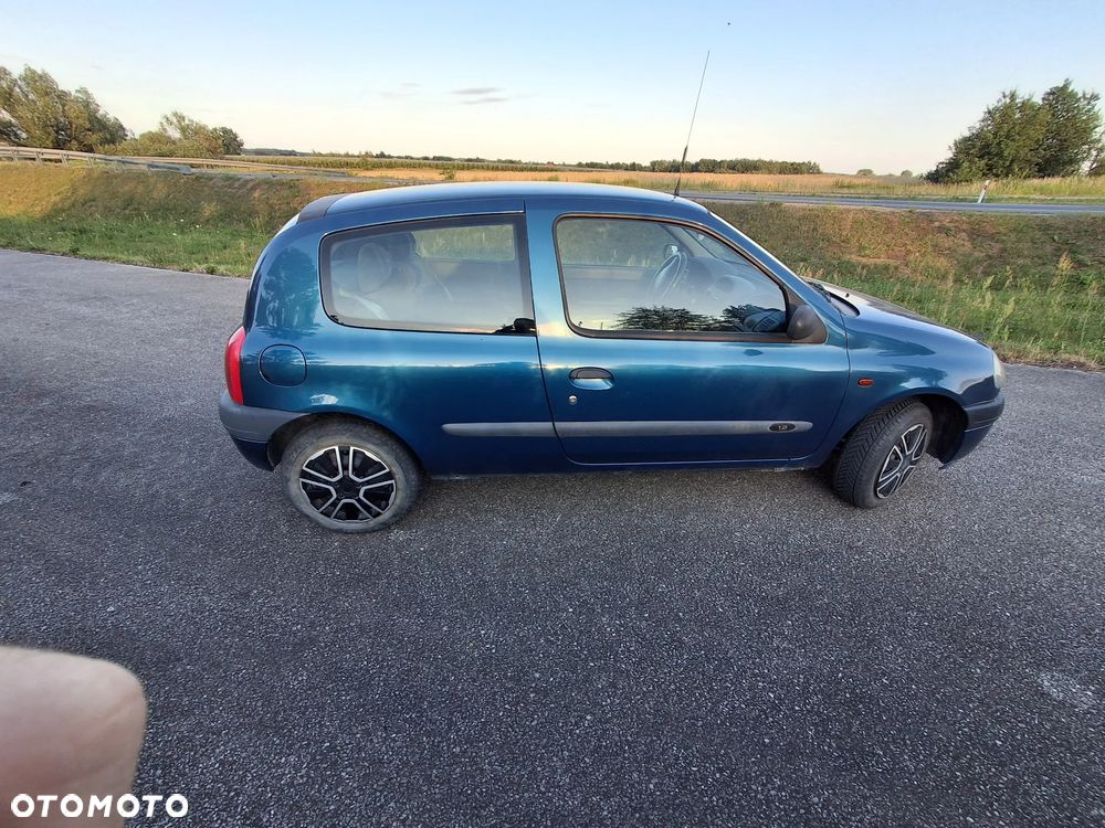 Renault Clio 1.2i RN - 1