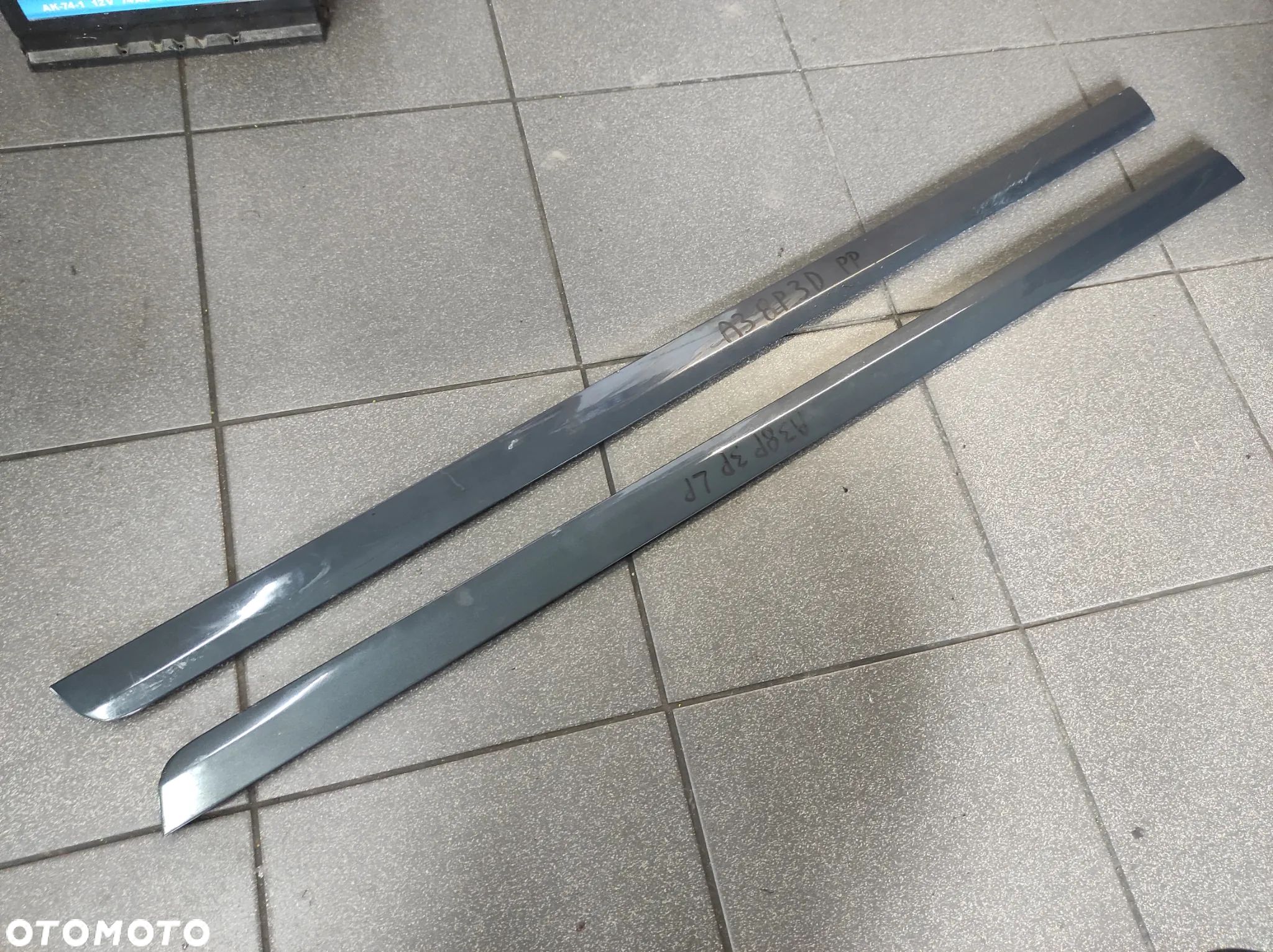 AUDI A3 8P 8P3 3 DRZWI LISTWA LISTWY DOLNE DRZWI LEWA PRAWA SZARE WYSYŁKA !!!! - 1