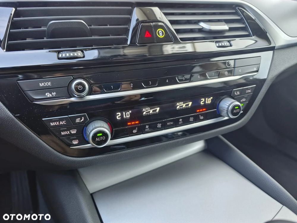 BMW Seria 5 ver-520d-touring - 11