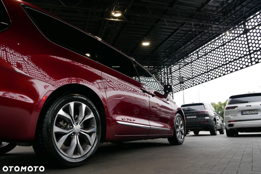 Chrysler Pacifica - 38