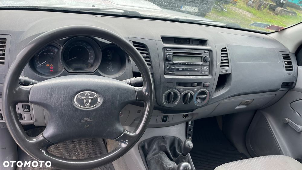 Toyota Hilux 2.5 D-4D DLX + - 14