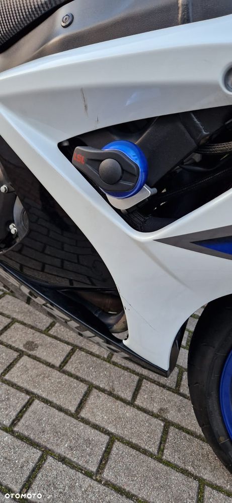 Suzuki GSX-R - 6