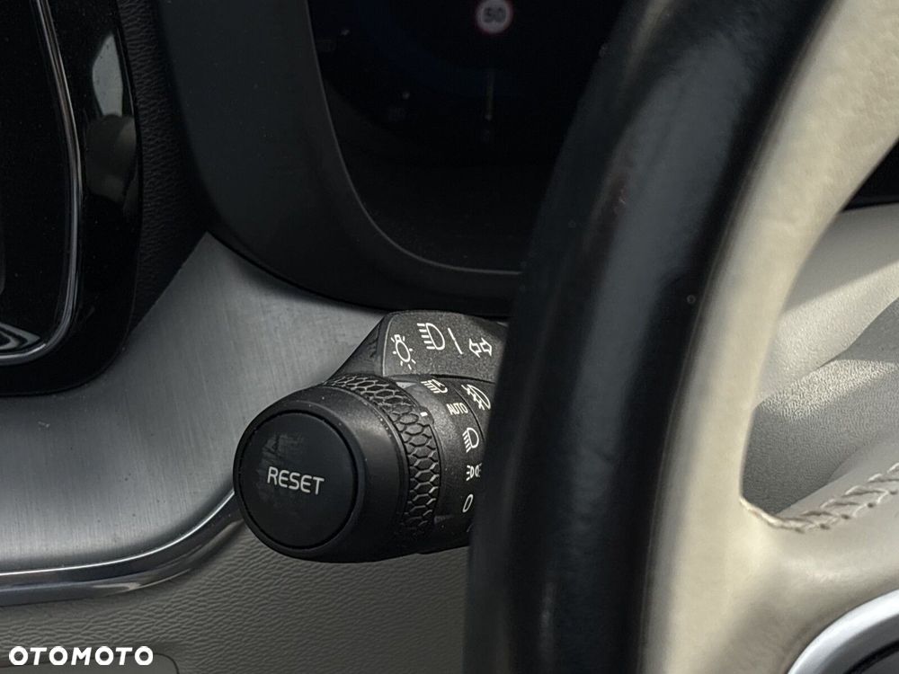 Volvo XC 60 B4 D Momentum - 13