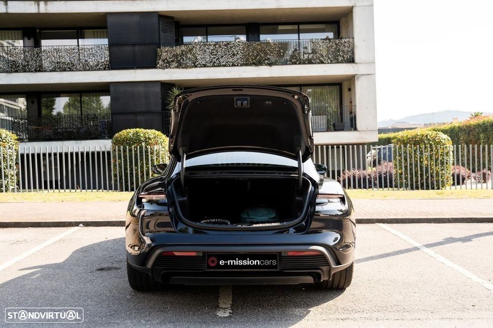 Porsche Taycan Turbo - 18