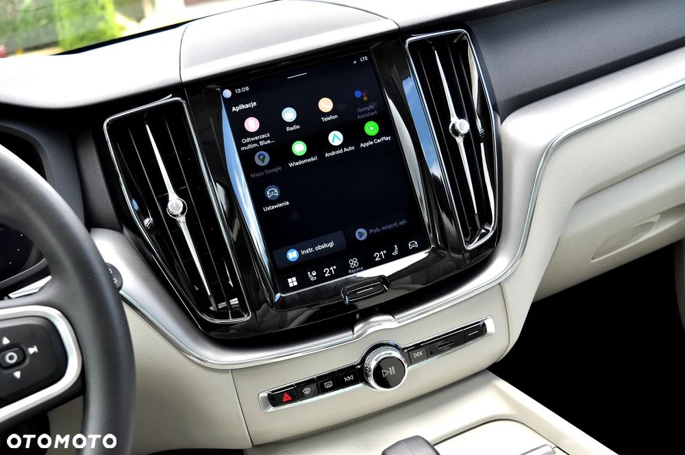 Volvo XC 60 T6 Plug-In Hybrid AWD Core - 32