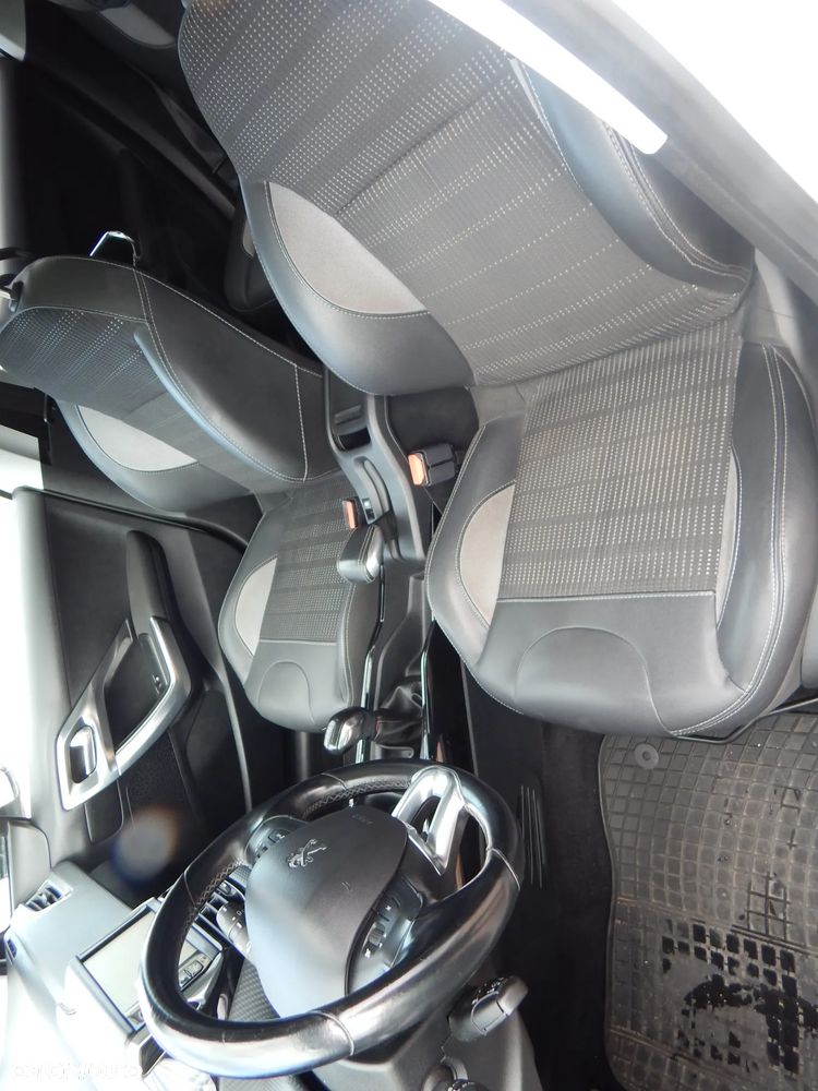 Peugeot 2008 1.2 Pure Tech GPF Allure S&S - 14