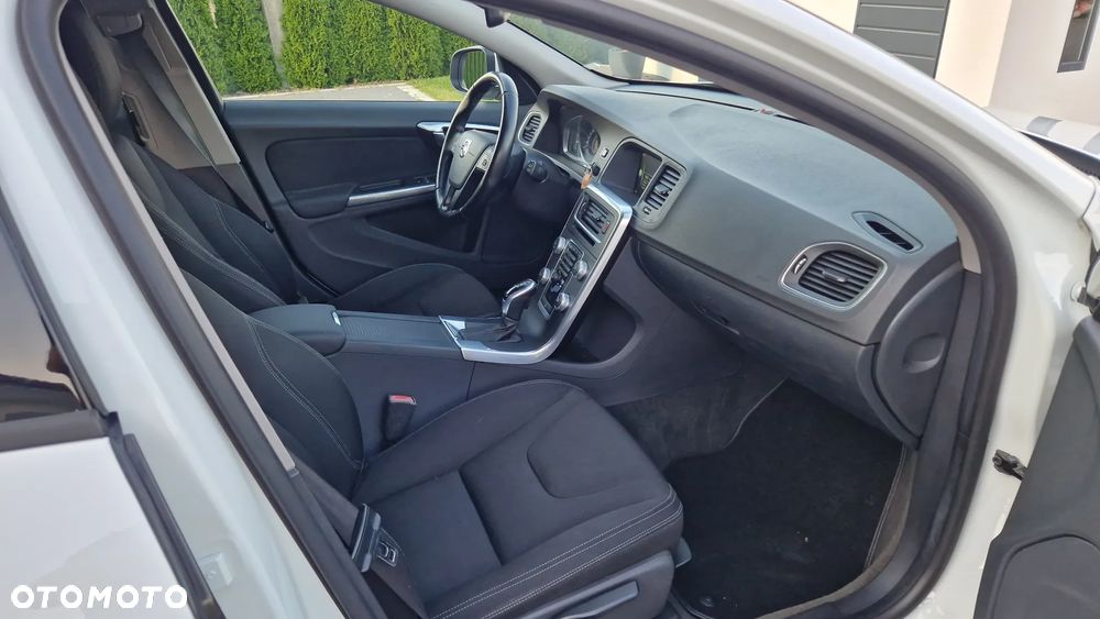 Volvo V60 D2 Momentum - 8