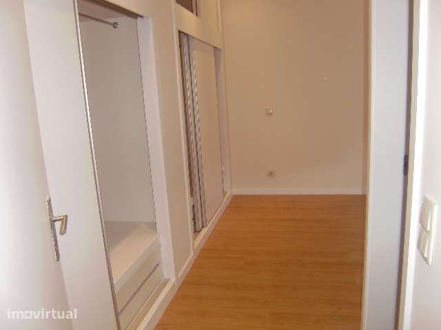 Apartamento T2 com varanda em Aldoar, Porto - Grande imagem: 4/10