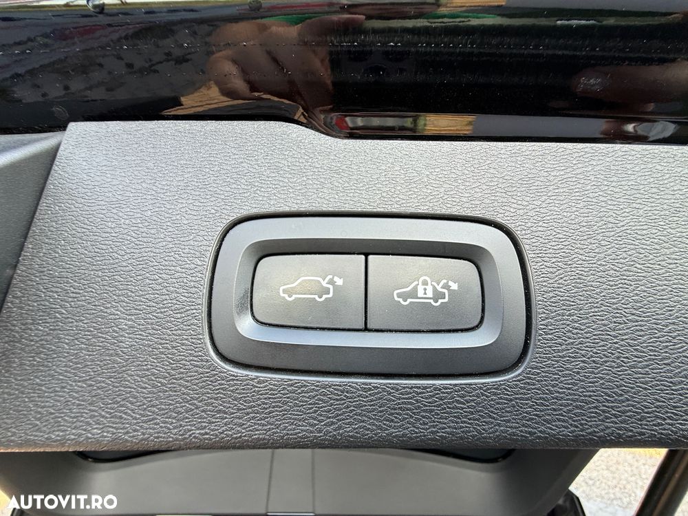 Volvo V60 B4 MHEV AT8 FWD Momentum - 24