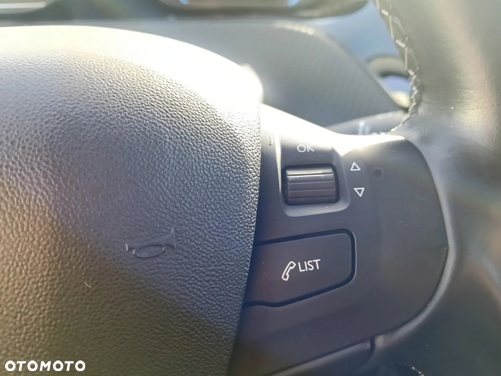 Peugeot 2008 PureTech 110 Stop&Start EAT6 Allure - 32