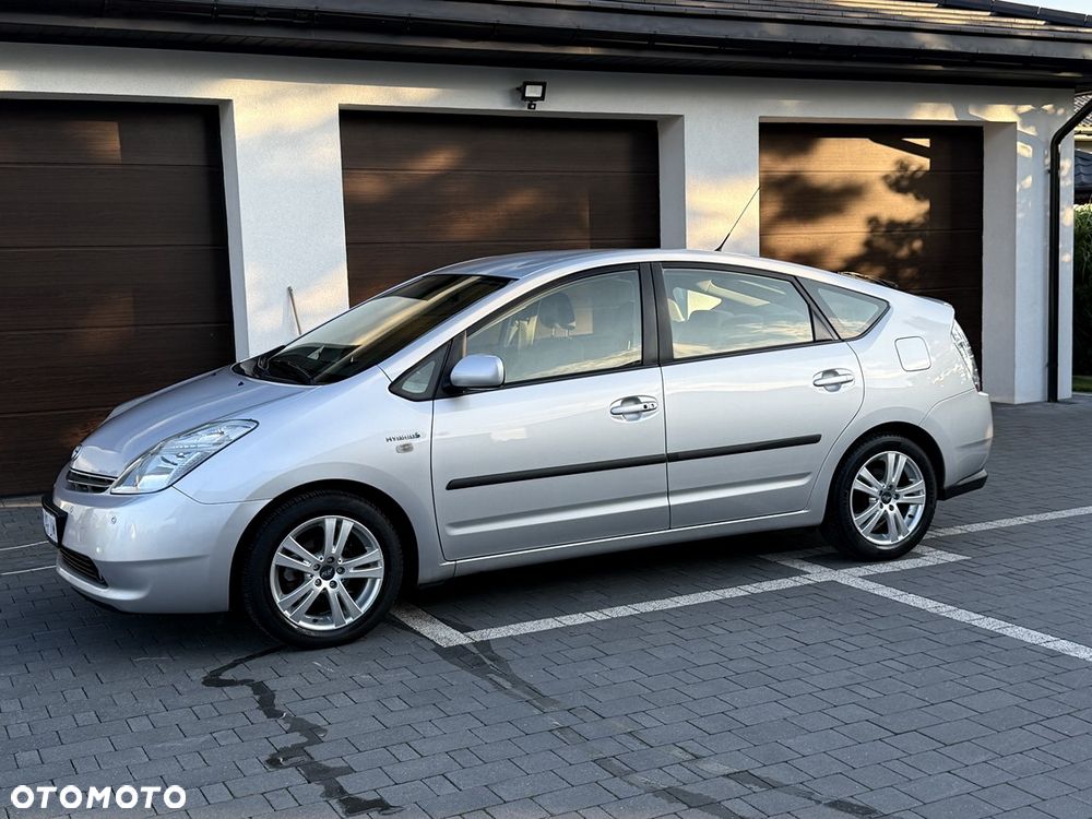 Toyota Prius 1.5 VVT-i Sol - 2