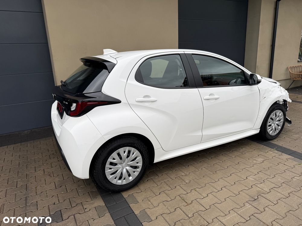 Toyota Yaris 2024 photo 2
