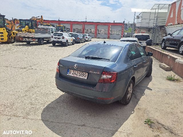 Skoda Octavia 2.0 TDI DSG Ambition - 3