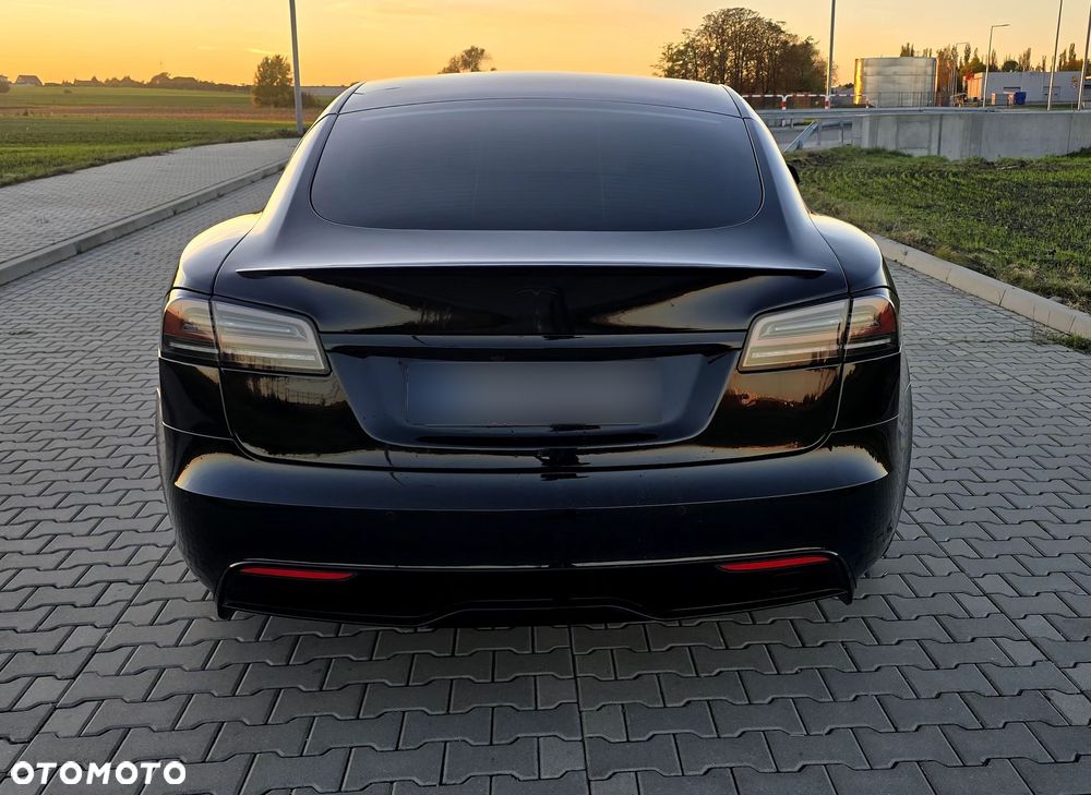 Tesla Model S - 7