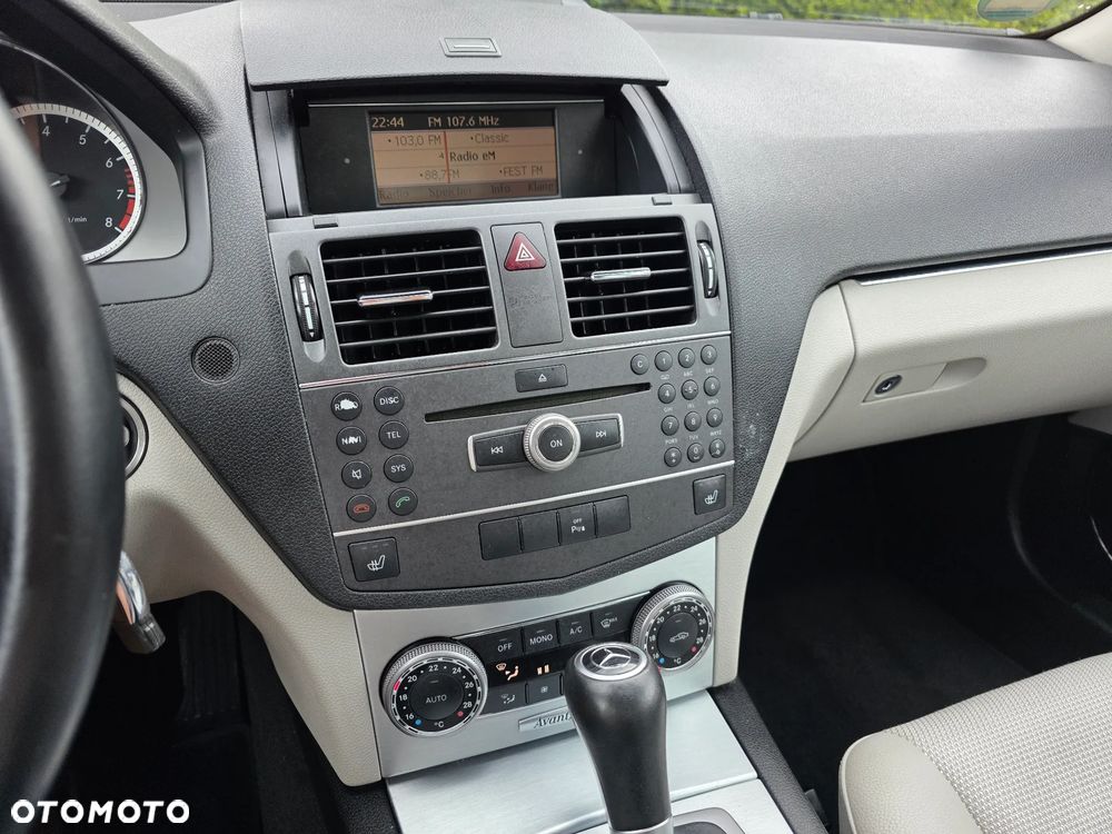 Mercedes-Benz Klasa C 180 CGI Automatik BlueEFFICIENCY Avantgarde - 15