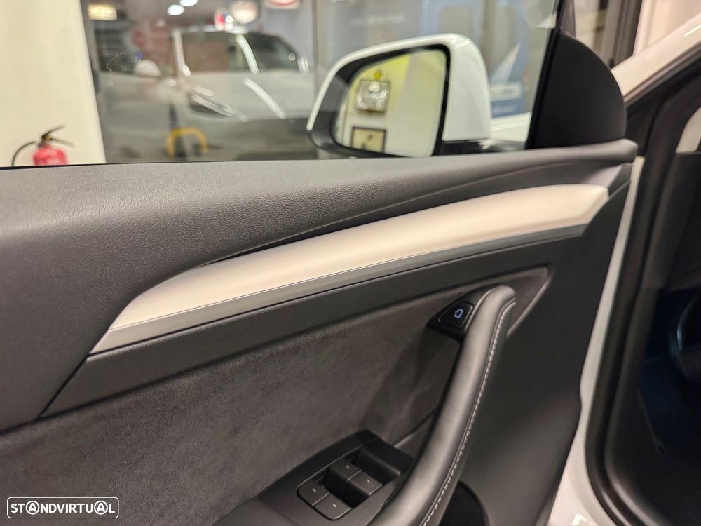 Tesla Model Y Long Range Tração Integral - 29