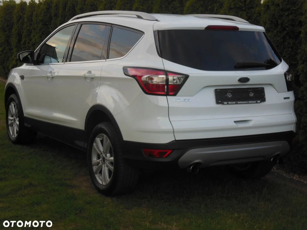 Ford Kuga 1.5 EcoBoost 2x4 Titanium - 4