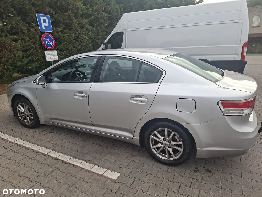 Toyota Avensis - 1