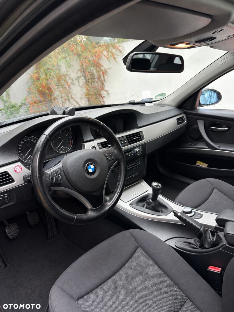 BMW 318D 2008 photo 4