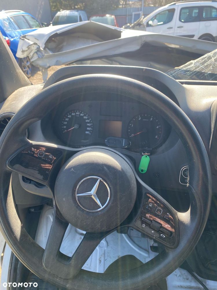 Mercedes-Benz Sprinter - 14