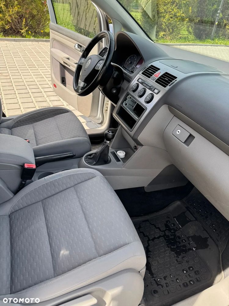 Volkswagen Touran - 14