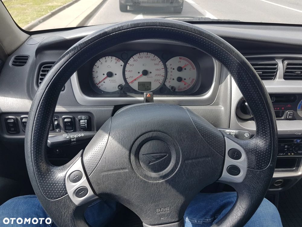 Daihatsu Sirion - 6