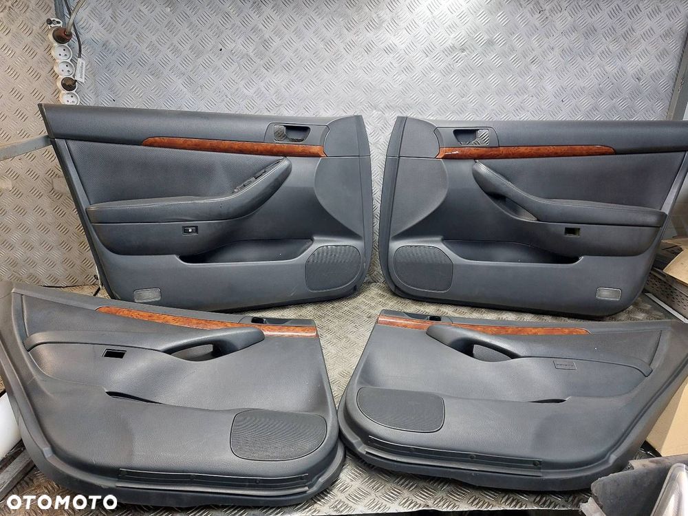 BOCZEK BOCZKI DRZWI KOMPLET TOYOTA AVENSIS T25 KOMBI - 1