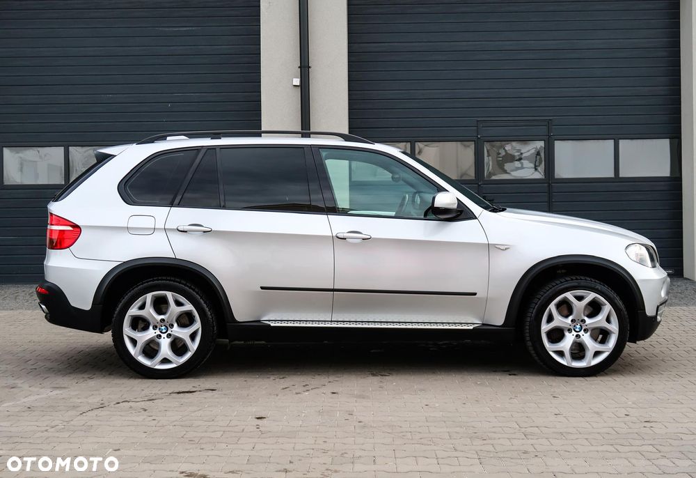 BMW X5 4.8i - 5