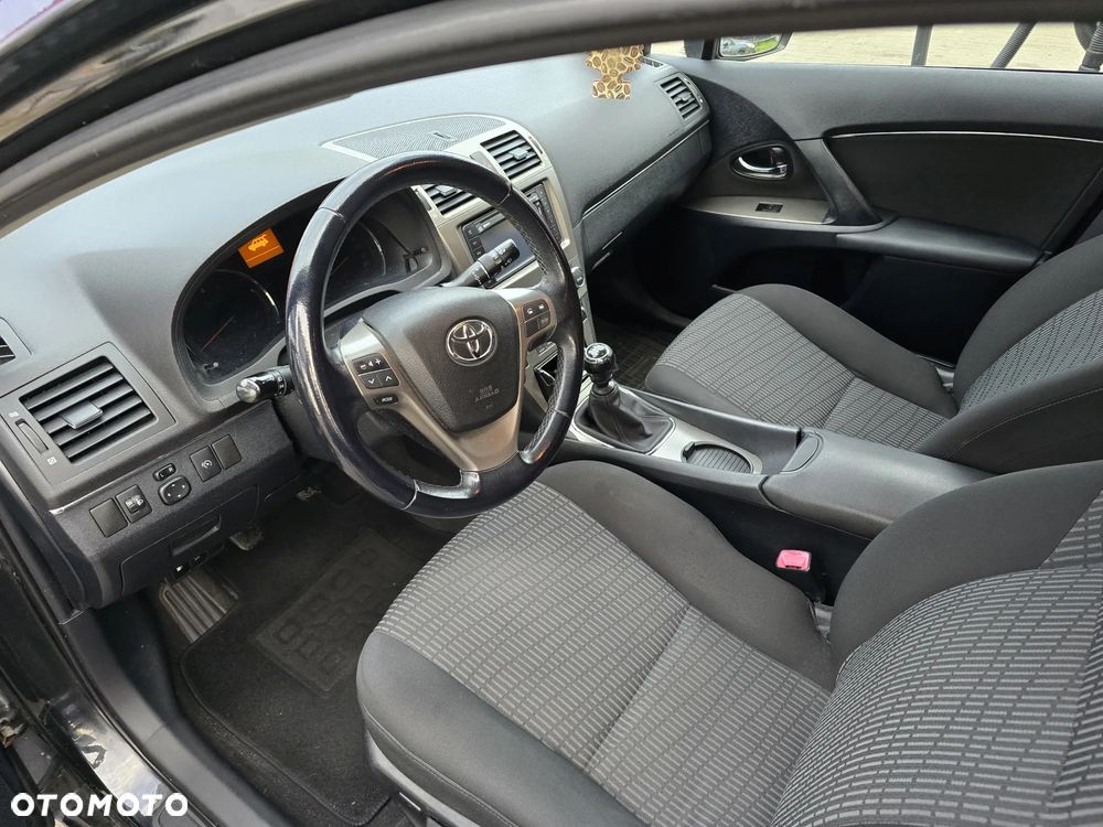 Toyota Avensis 1.6 Premium - 26