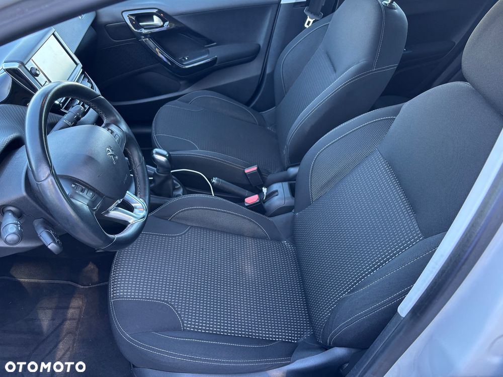 Peugeot 208 1.2 PureTech Allure - 11