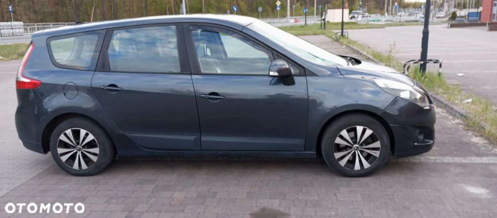 Renault Scenic - 1