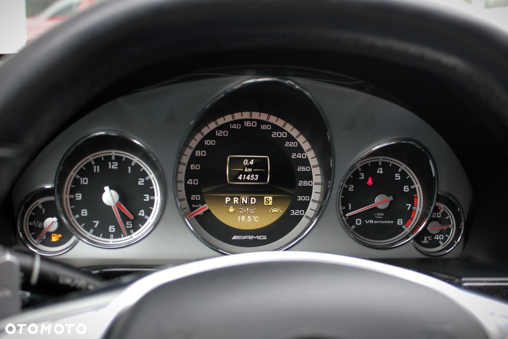 Mercedes-Benz Klasa E 63 AMG - 10