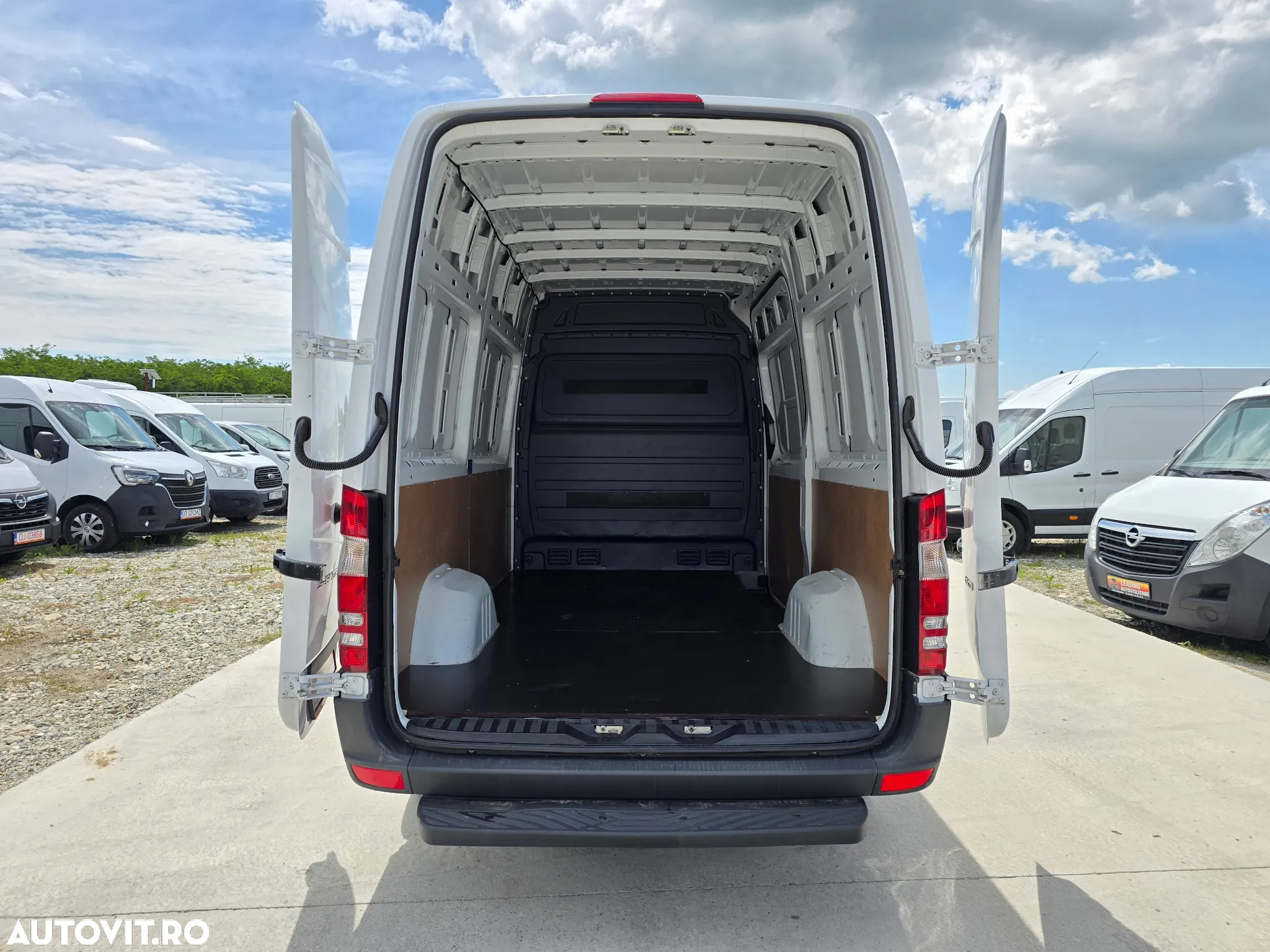 Mercedes-Benz Sprinter L3H2 - 13