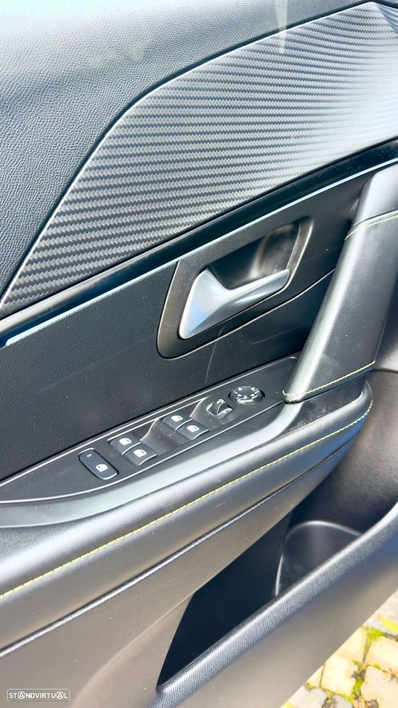 Peugeot e-208 GT - 13