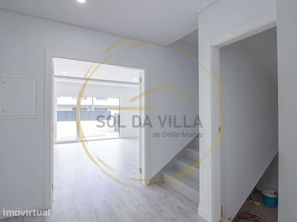 Moradia Geminada T3+1 - Fernão Ferro, Seixal - 585.000€ - Grande imagem: 3/23