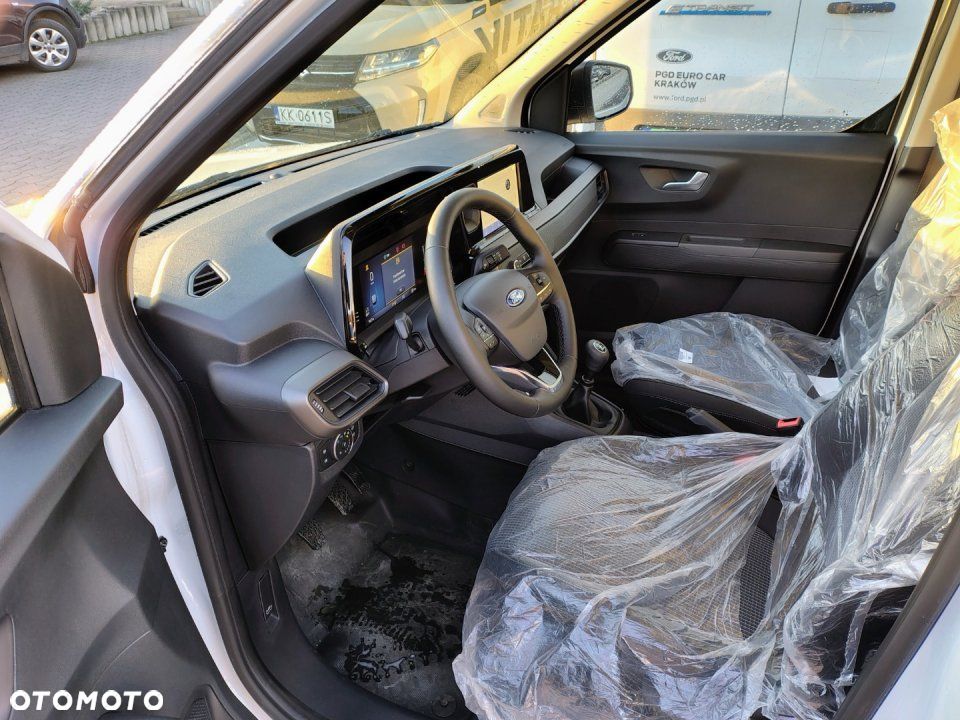 Ford Transit Courier - 10