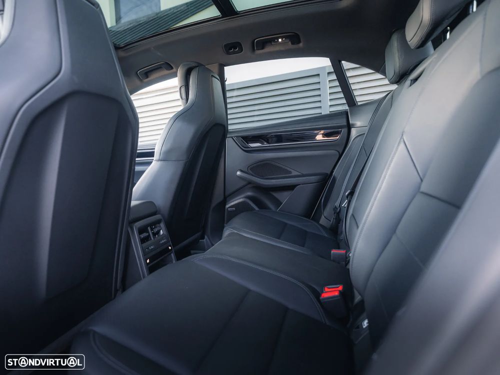 Porsche Macan Electric 4 - 34