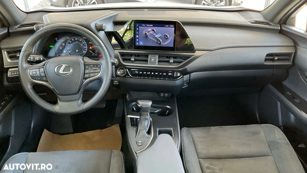 Lexus UX 250h Business Edition - 17