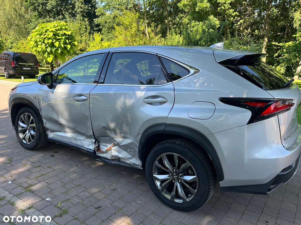 Lexus NX 300h E-FOUR F SPORT - 9