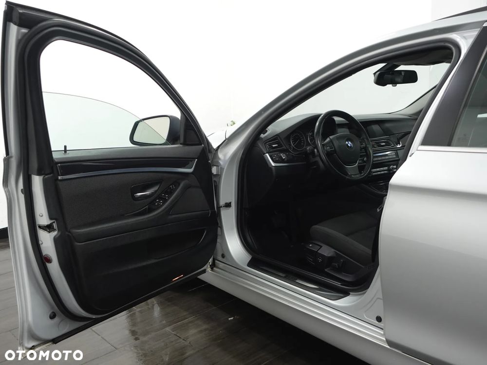 BMW Seria 5 528i - 18