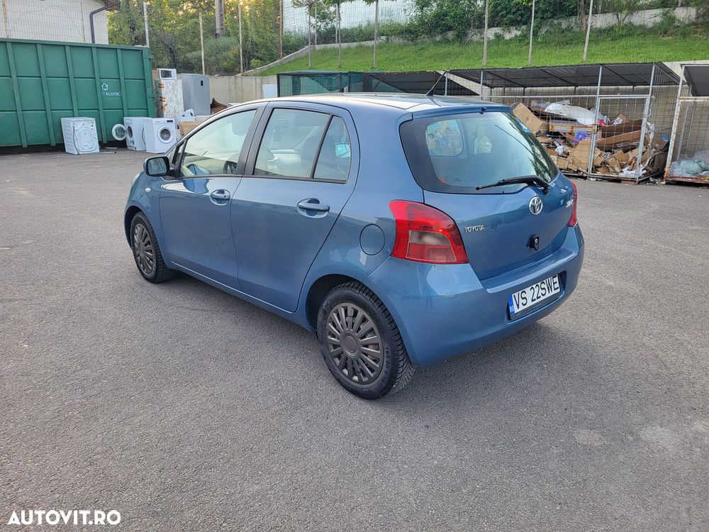 Toyota Yaris 1.3 Aut Luna - 8