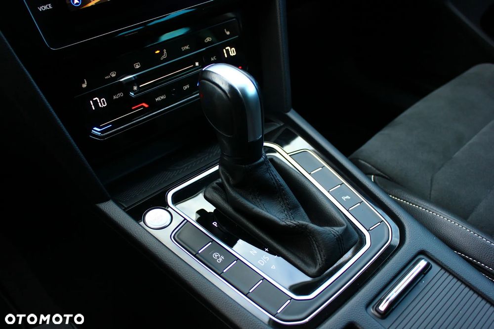 Volkswagen Passat 2.0 TDI SCR DSG Elegance - 29